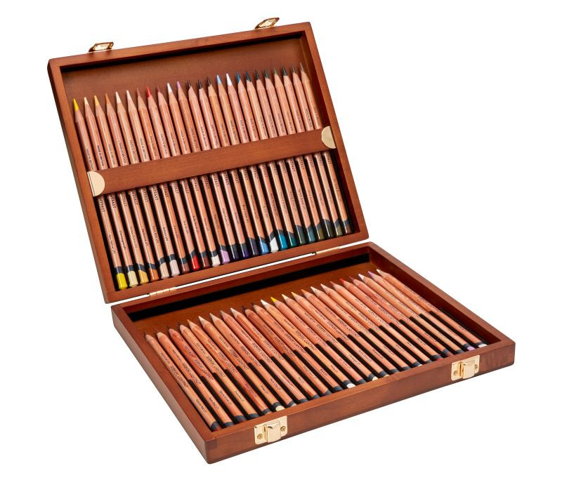 Derwent Lightfast 48 Wooden Box 2305692